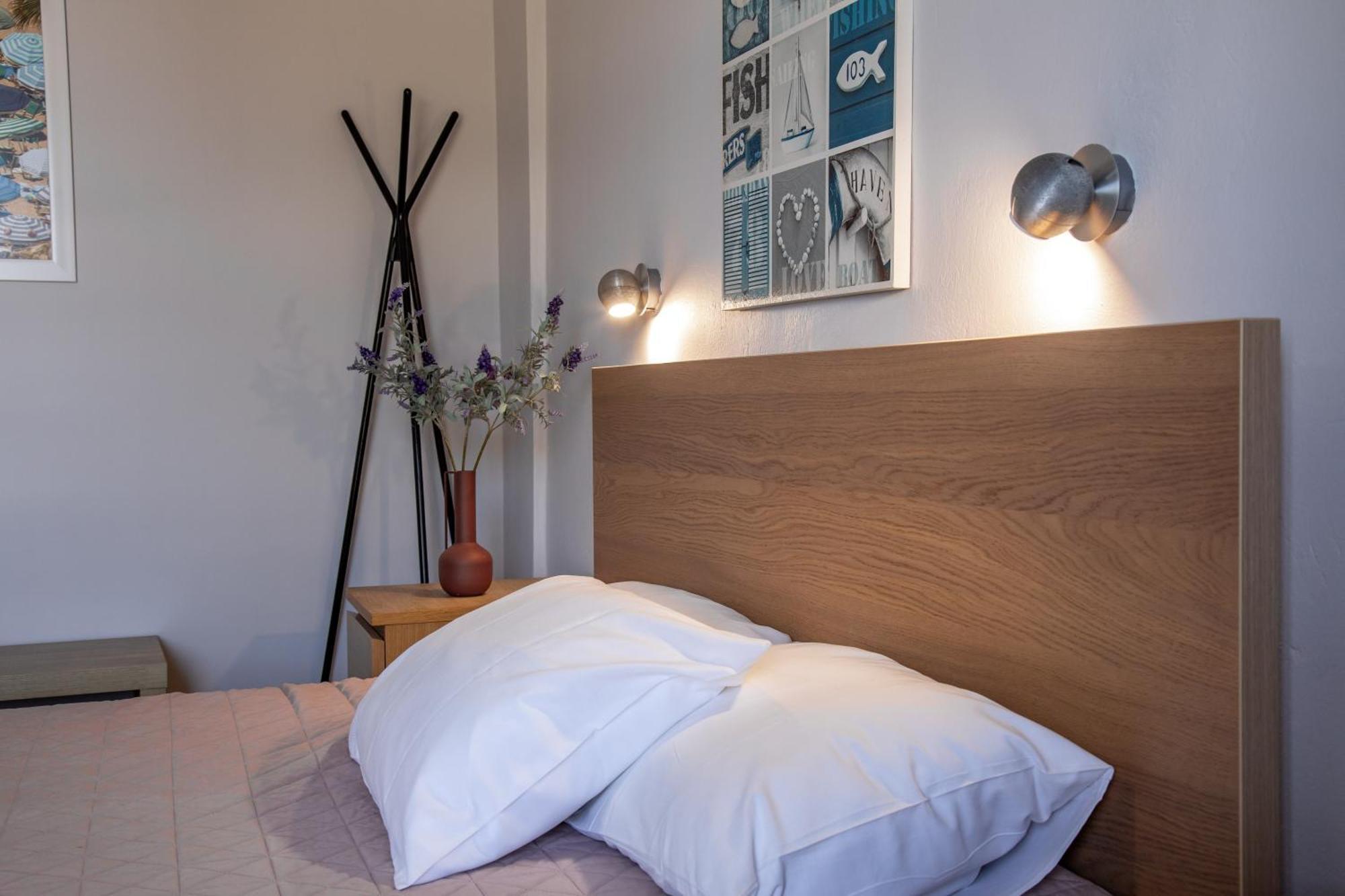 Nefeli Rooms Agia Marina  Exterior photo