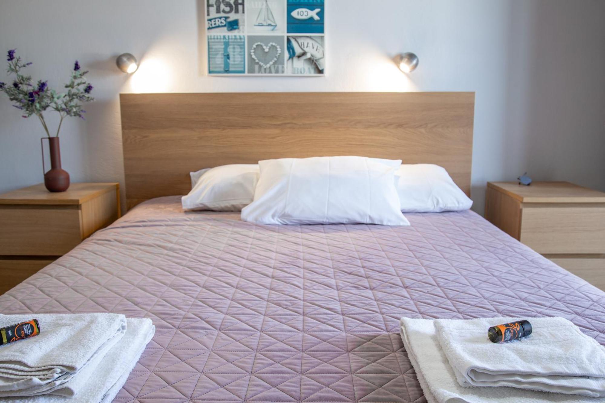 Nefeli Rooms Agia Marina  Exterior photo