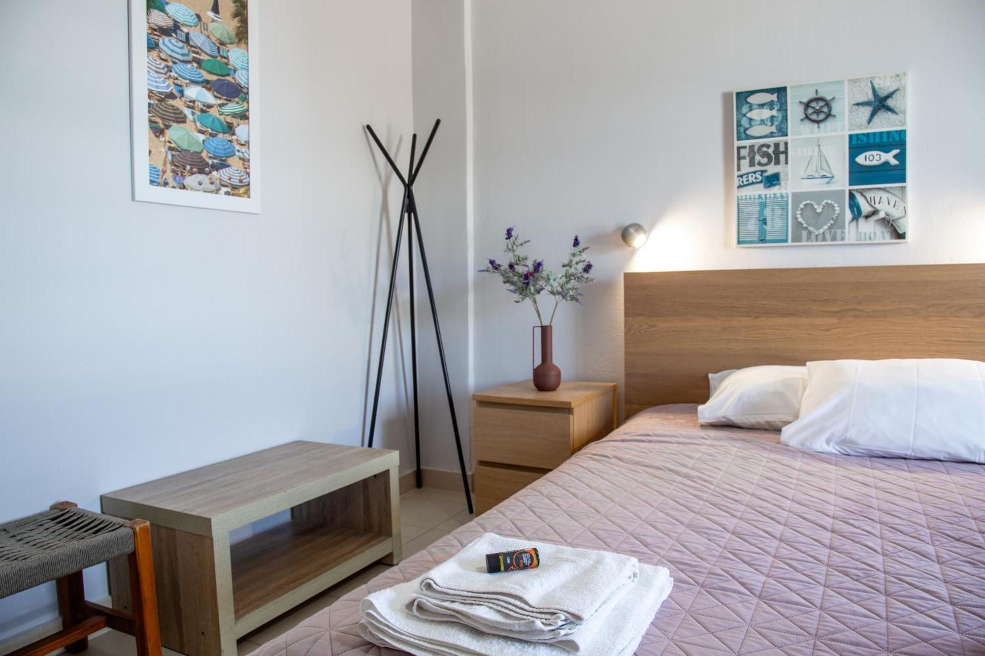 Nefeli Rooms Agia Marina  Exterior photo