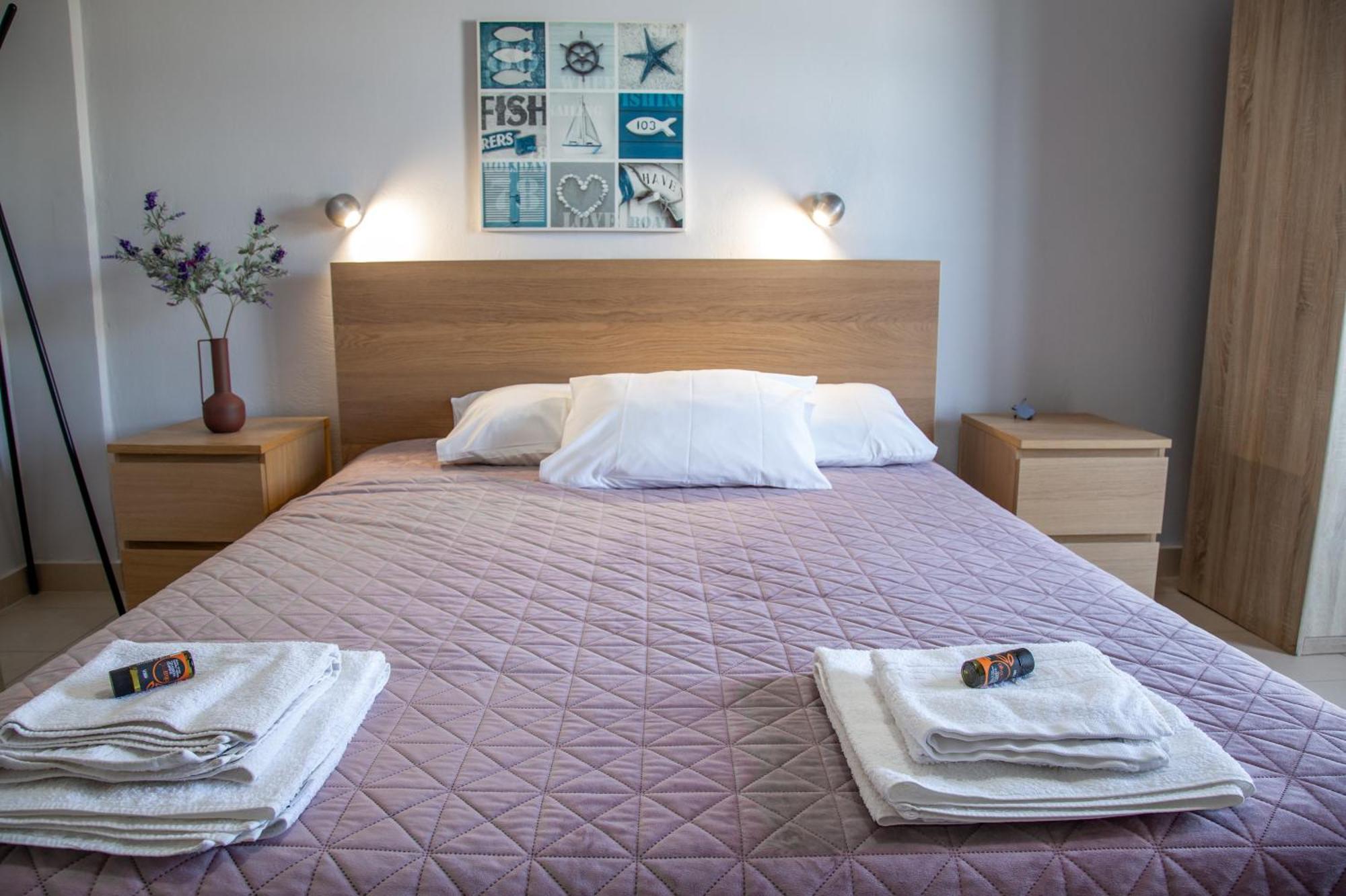 Nefeli Rooms Agia Marina  Exterior photo