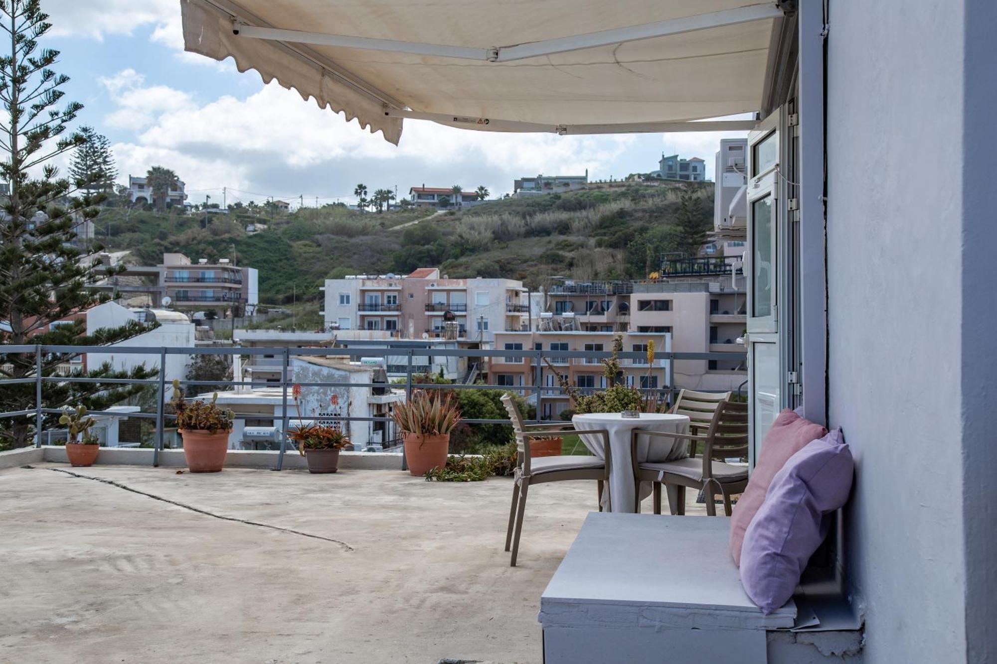 Nefeli Rooms Agia Marina  Exterior photo