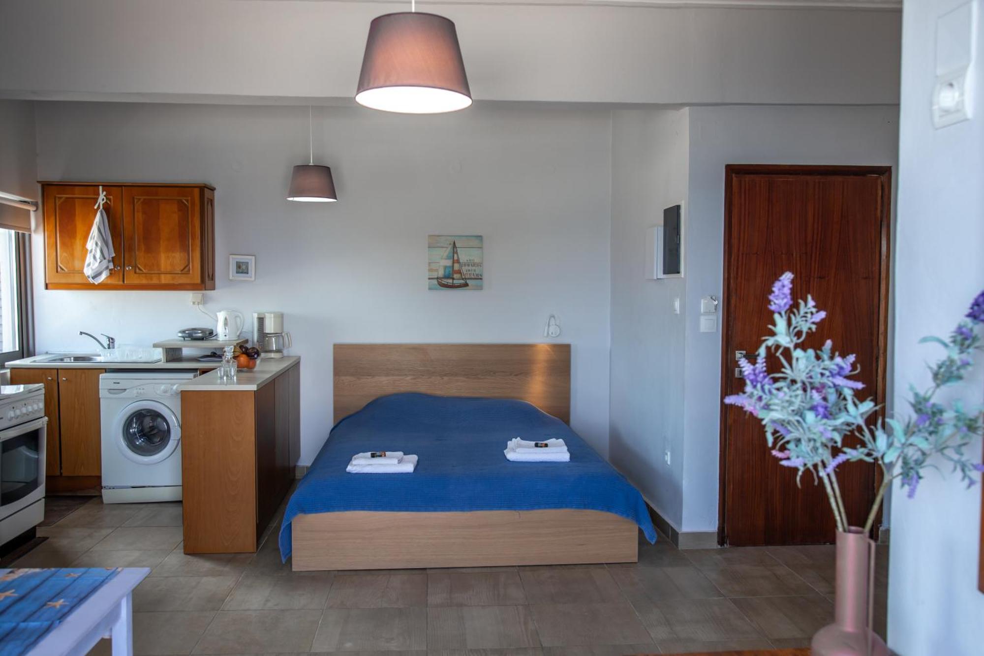 Nefeli Rooms Agia Marina  Exterior photo