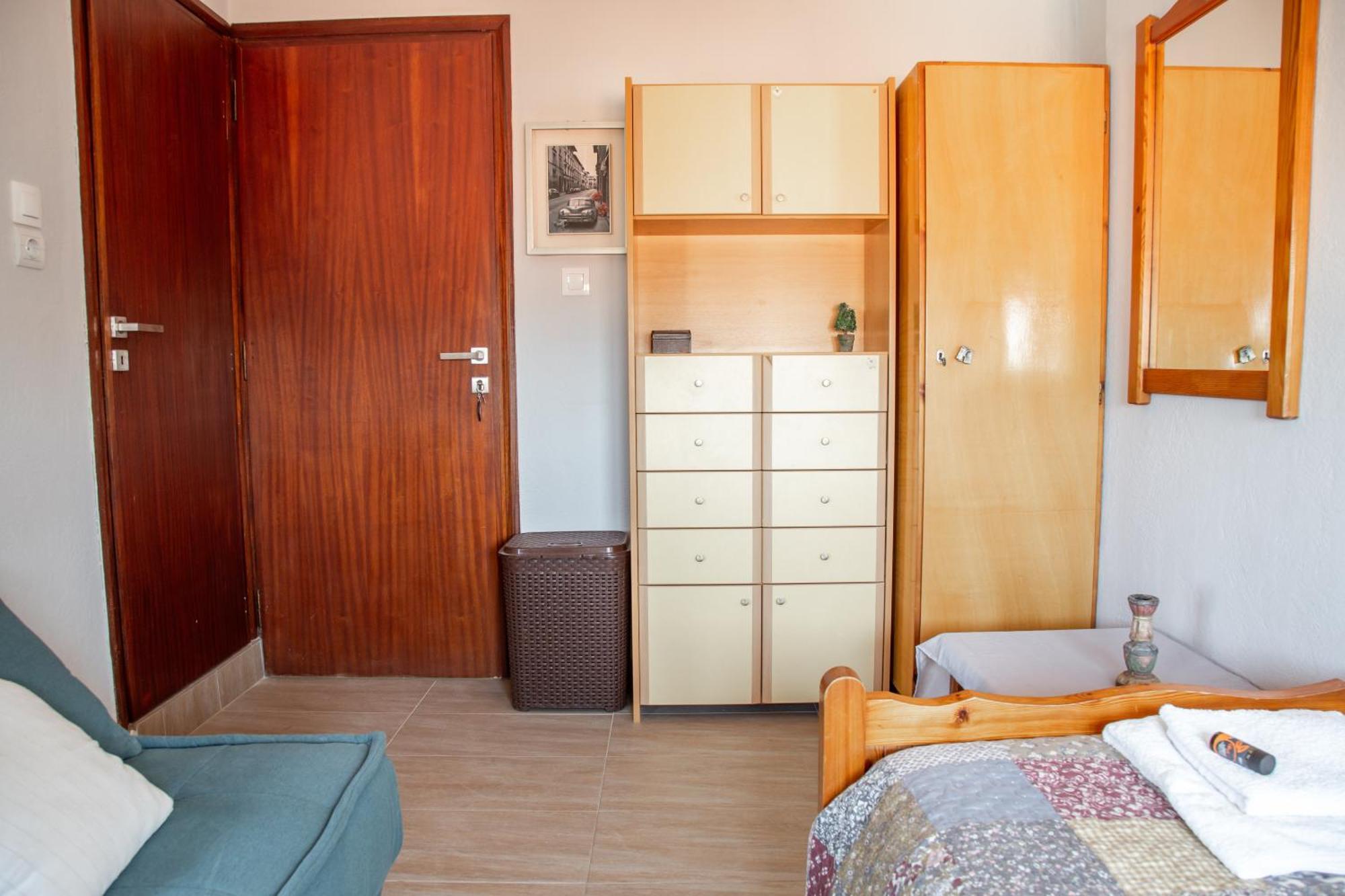 Nefeli Rooms Agia Marina  Exterior photo