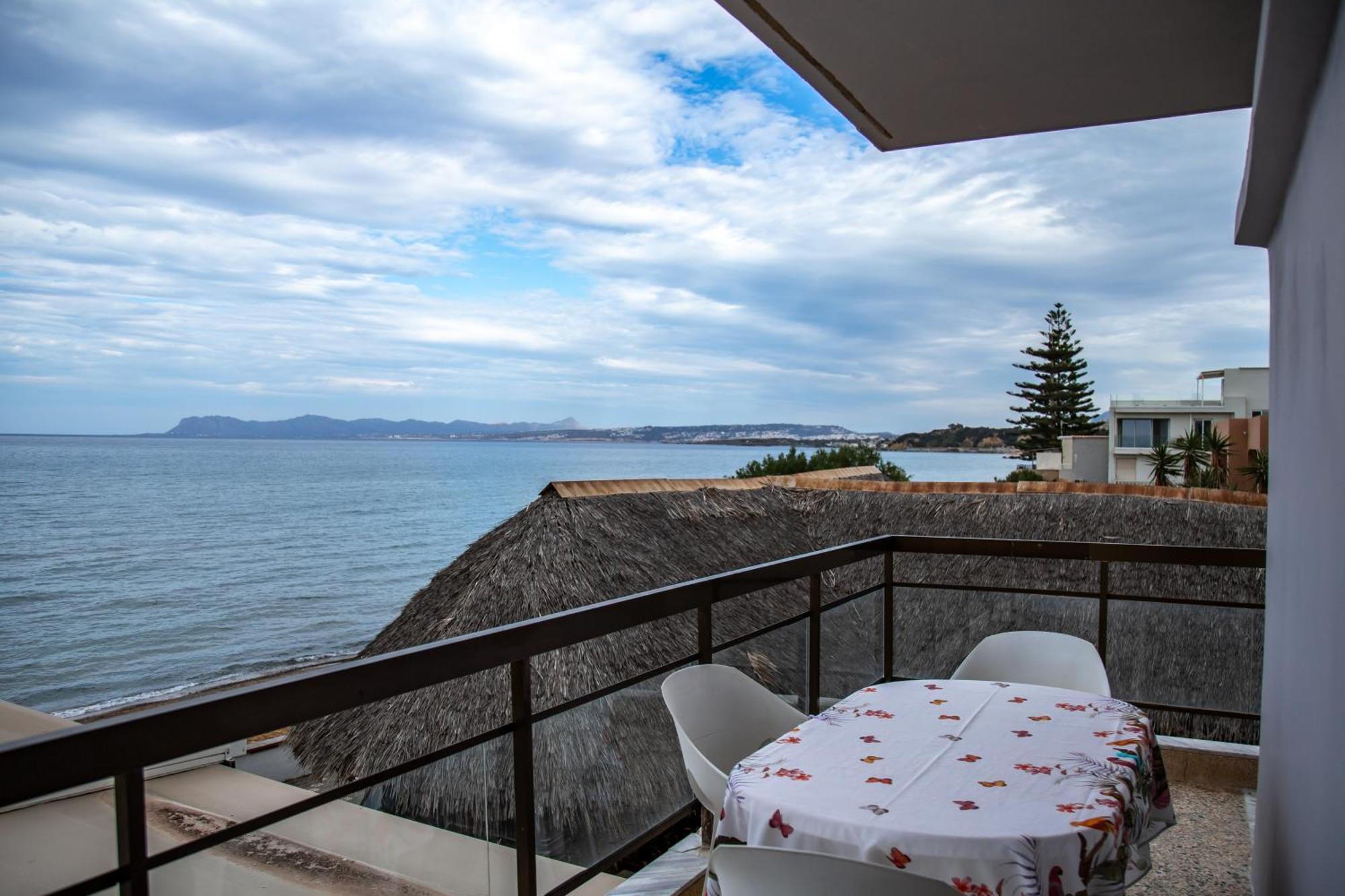Nefeli Rooms Agia Marina  Exterior photo