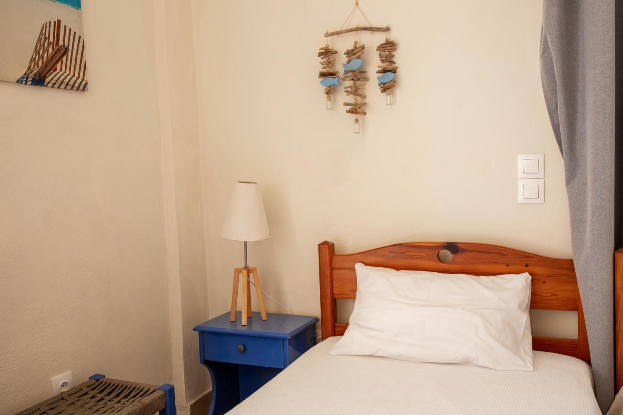 Nefeli Rooms Agia Marina  Exterior photo