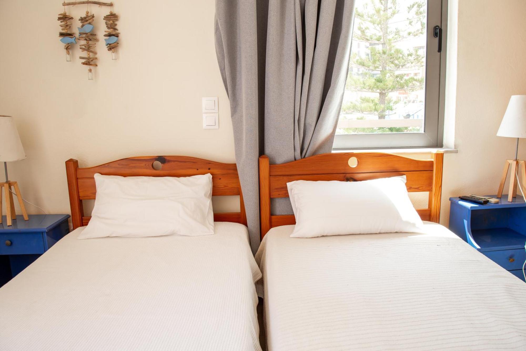 Nefeli Rooms Agia Marina  Exterior photo
