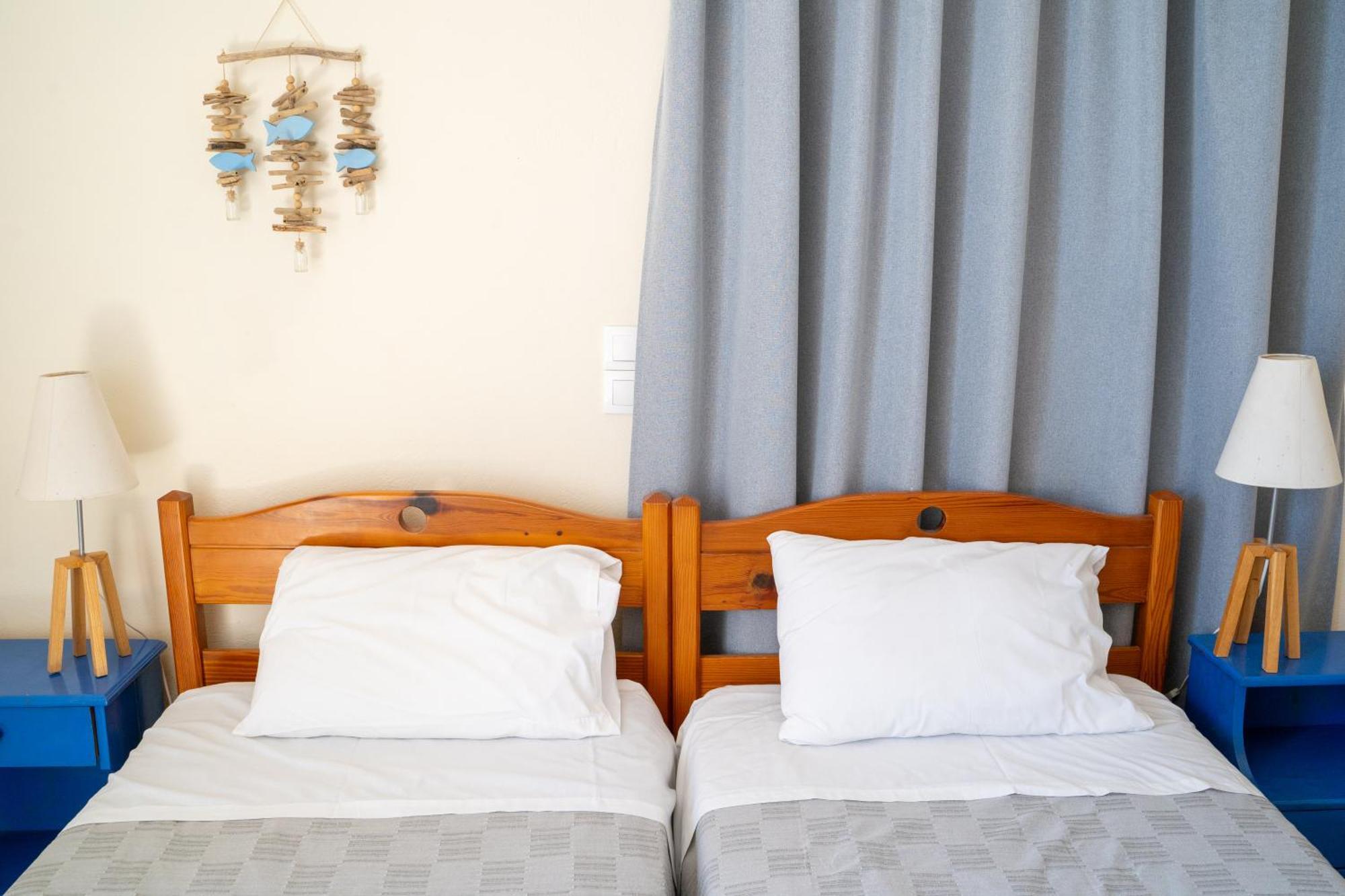 Nefeli Rooms Agia Marina  Exterior photo