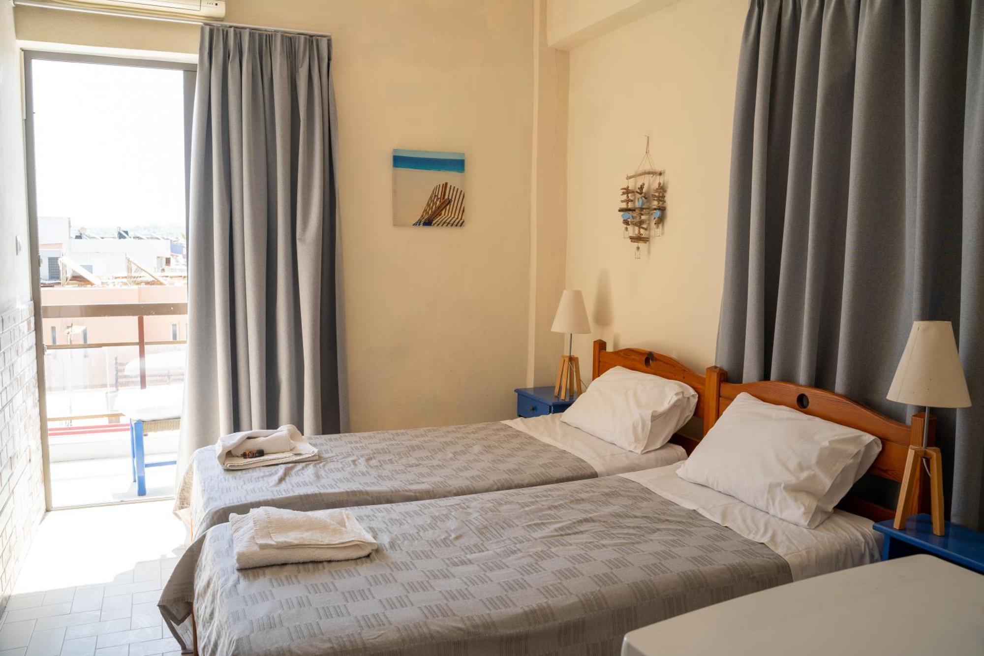 Nefeli Rooms Agia Marina  Exterior photo