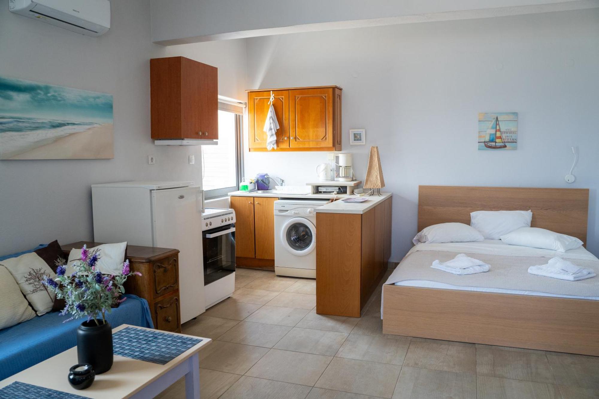Nefeli Rooms Agia Marina  Exterior photo