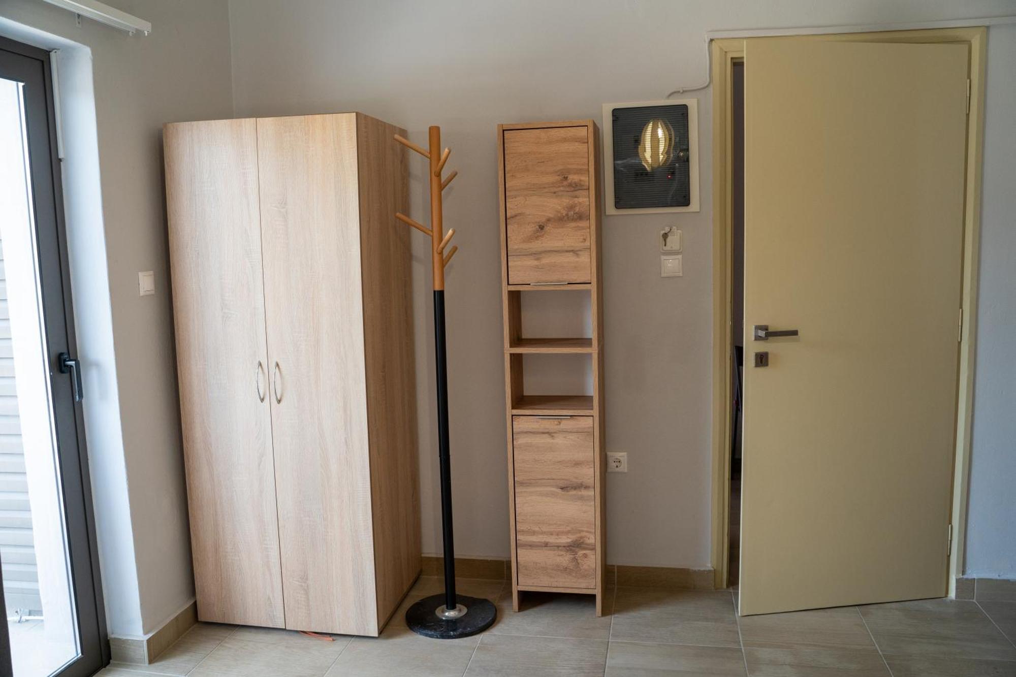 Nefeli Rooms Agia Marina  Exterior photo