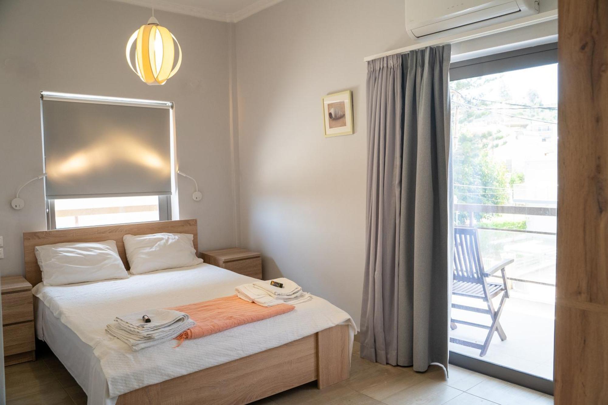Nefeli Rooms Agia Marina  Exterior photo