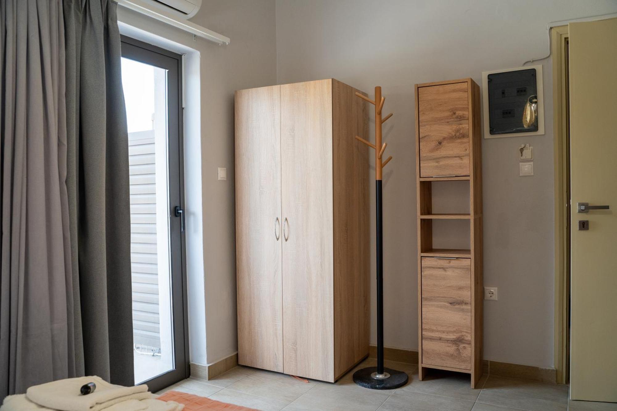 Nefeli Rooms Agia Marina  Exterior photo